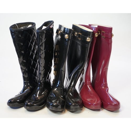 1077 - Three Pairs of lady's Hunter wellington boots, two the same style one in black the other pair in bur... 