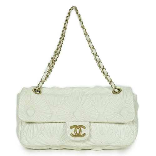 1139 - ** ** A white quilted Chanel shoulder bag, with makers dust bag, Authentication no: 13198167 (no ca... 