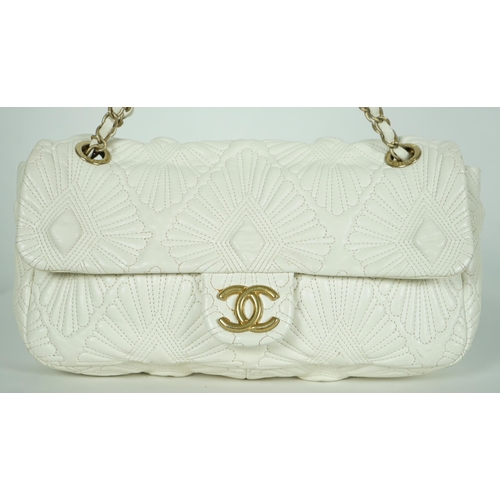 1139 - ** ** A white quilted Chanel shoulder bag, with makers dust bag, Authentication no: 13198167 (no ca... 