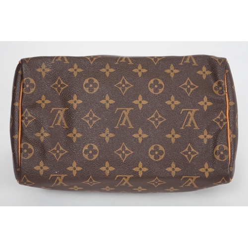 1142 - A vintage Louis Vuitton Monogram canvas Speedy 25 handbag, a Louis Vuitton Pochette Accessories Canv... 