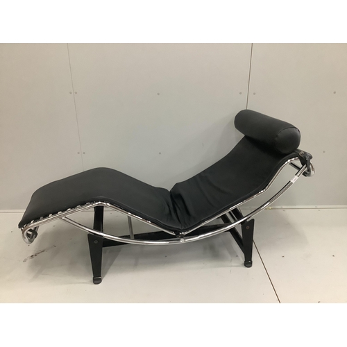 1175 - An LC4 Corbusier style black leather and chrome lounger, length 160cm