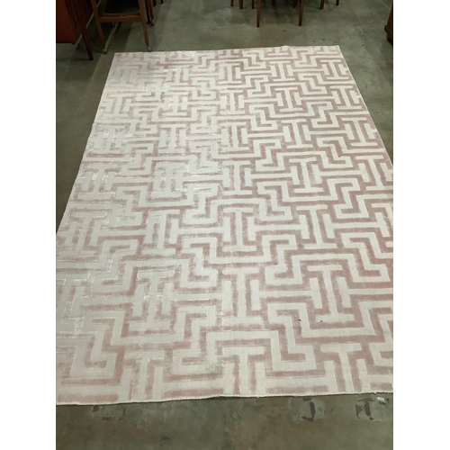 1220 - A contemporary part silk peach geometric carpet, 300 x 200cm