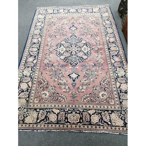 1294 - A Kashan mauve ground rug, 202 x 133cm