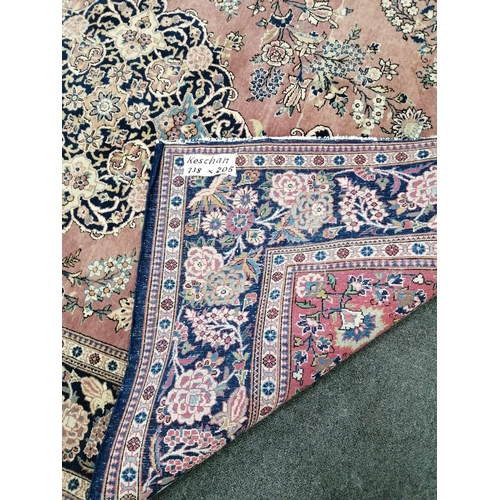 1294 - A Kashan mauve ground rug, 202 x 133cm