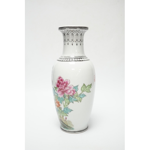 423 - A Chinese famille rose vase, 25cm