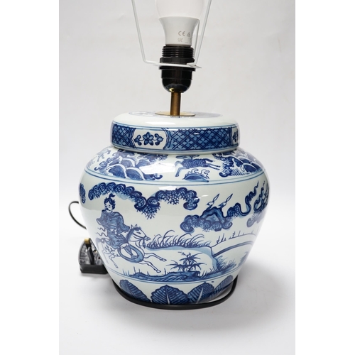 446 - A modern Chinese blue and white table lamp, 22cm to top of porcelain