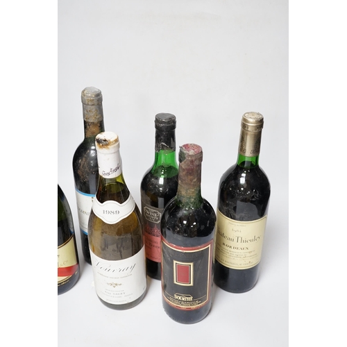 449 - Five various bottles of wine to include Chateau La Tour St. Bonnet 1972, Vouvray 1989, Domaine La Gr... 