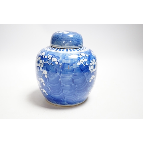 468 - An early 20th century Chinese blue and white prunus jar and cover, 14cm