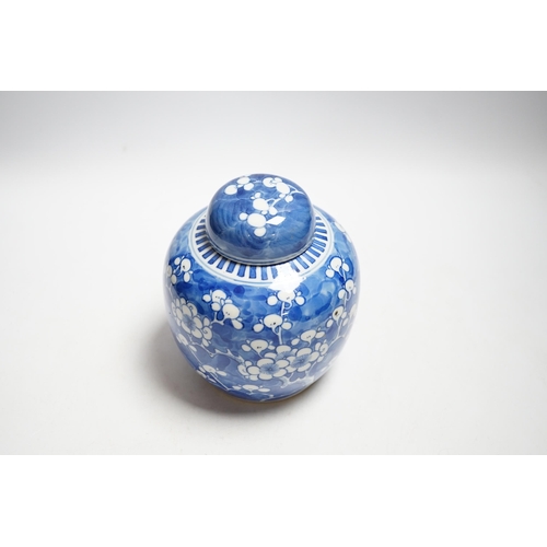 468 - An early 20th century Chinese blue and white prunus jar and cover, 14cm