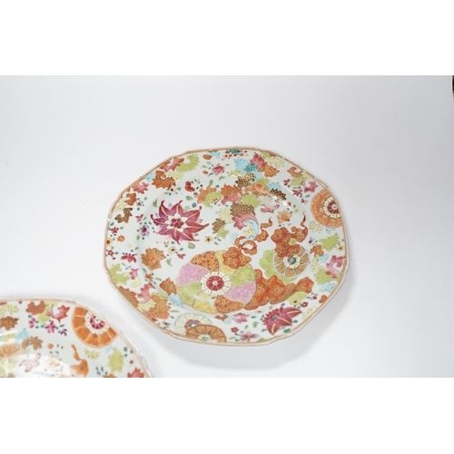 483 - A pair of Chinese pseudo Tobacco Leaf pattern plates, Qianlong period, 22cm in diameter