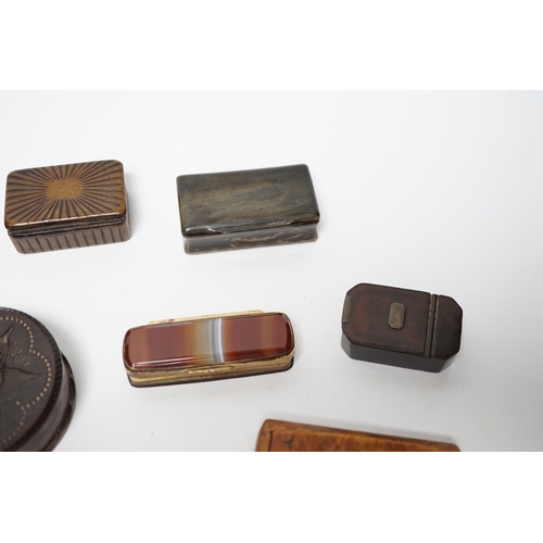 635 - A collection of ten snuff boxes in tortoiseshell, treen or horn, etc.