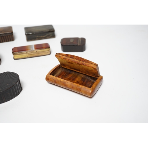 635 - A collection of ten snuff boxes in tortoiseshell, treen or horn, etc.