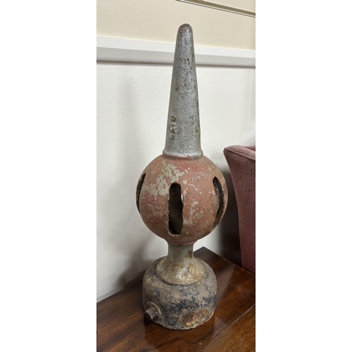 650 - A cast iron GWR railway signal finial, 57.5cm high