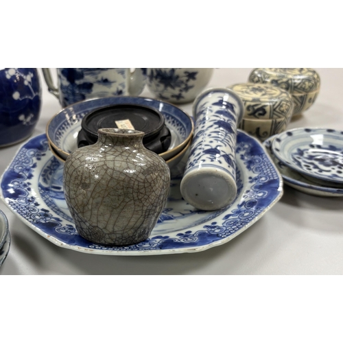 653 - A quantity of Chinese and Annamese blue and white ceramics, 19th century and later