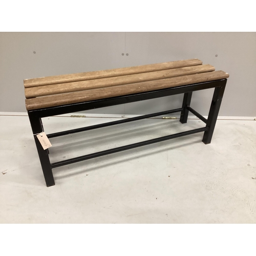 82 - A set of four slatted iron benches, width 100cm, depth 30cm, height 45cm