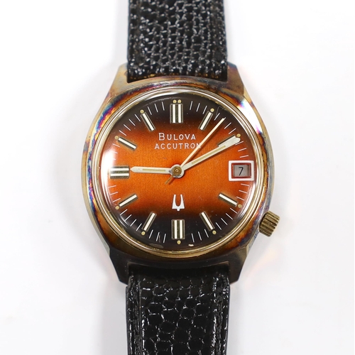 971 - A gentleman's stainless steel and base metal Bulova Accutron wrist watch, with two tone dial, on a l... 