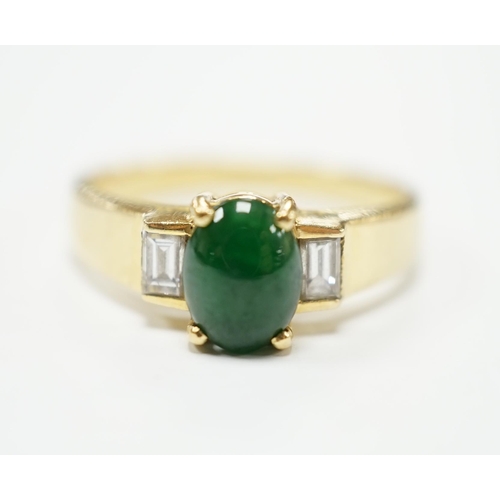 2012 - A 750 yellow metal, single stone cabochon jade and two stone baguette cut diamond set ring, size M, ... 