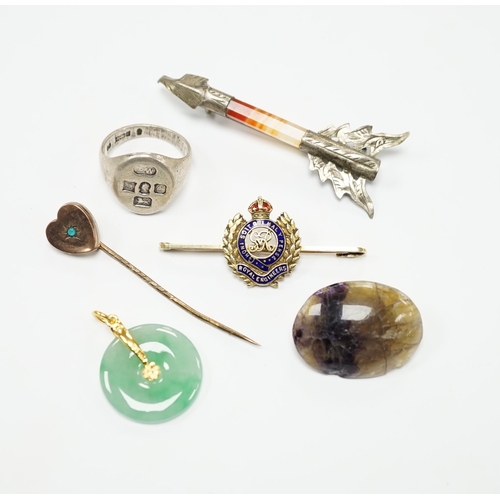 2016 - Sundry jewellery including a 1970's silver signet ring, a Chinese yellow metal mounted jade disc pen... 