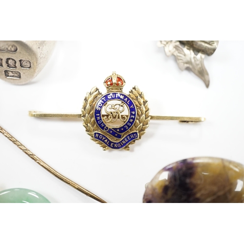 2016 - Sundry jewellery including a 1970's silver signet ring, a Chinese yellow metal mounted jade disc pen... 