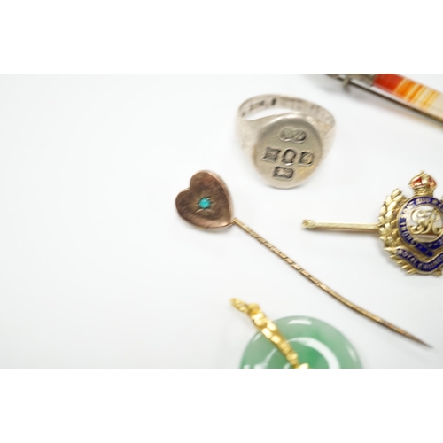 2016 - Sundry jewellery including a 1970's silver signet ring, a Chinese yellow metal mounted jade disc pen... 