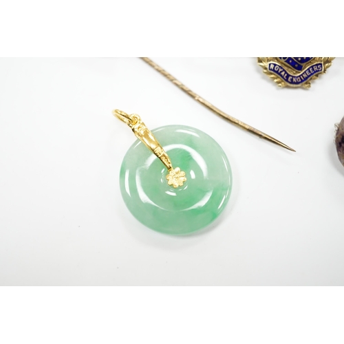 2016 - Sundry jewellery including a 1970's silver signet ring, a Chinese yellow metal mounted jade disc pen... 