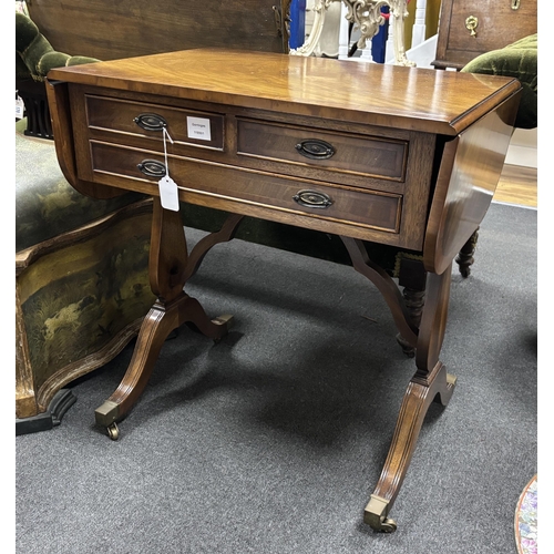 34 - A small reproduction Regency style mahogany sofa table, width 68cm, depth 46cm, height 72cm