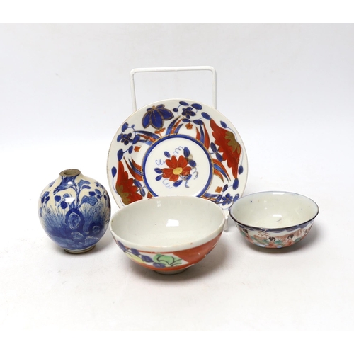 479 - A Chinese soft paste porcelain miniature vase, two small bowls, and a small dish, vase 7cm (4)... 