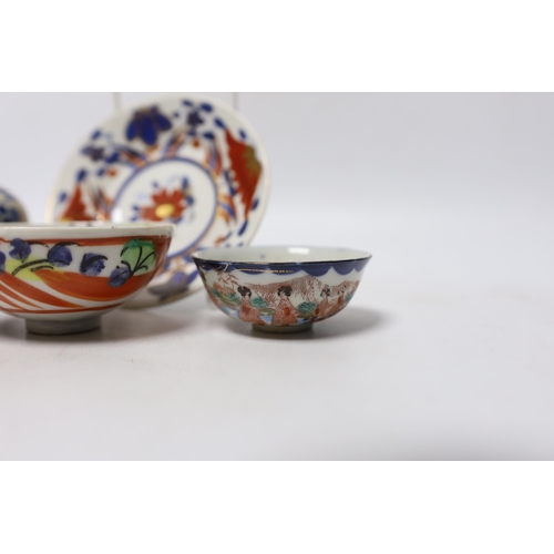 479 - A Chinese soft paste porcelain miniature vase, two small bowls, and a small dish, vase 7cm (4)... 