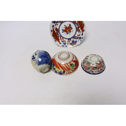 479 - A Chinese soft paste porcelain miniature vase, two small bowls, and a small dish, vase 7cm (4)... 