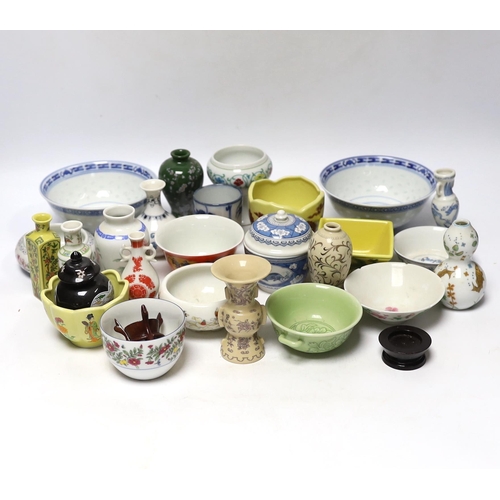 482 - A collection of Chinese and Japanese ceramics