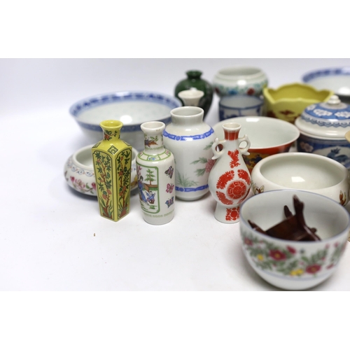 482 - A collection of Chinese and Japanese ceramics