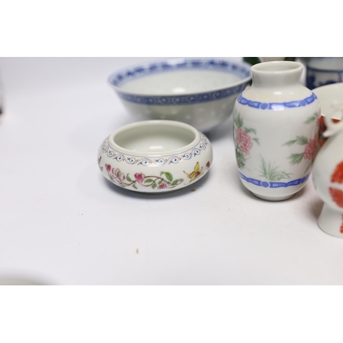 482 - A collection of Chinese and Japanese ceramics