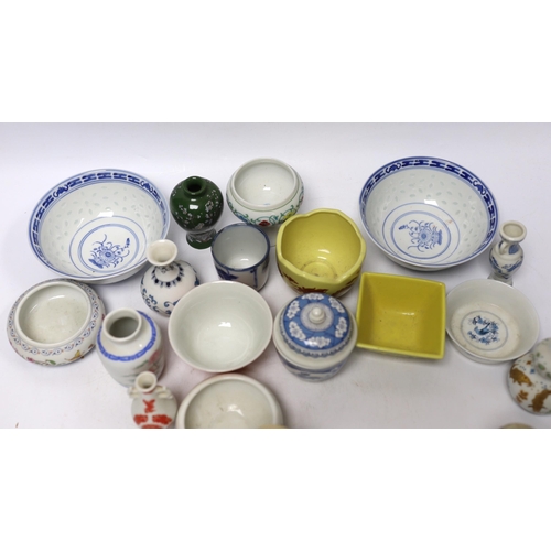 482 - A collection of Chinese and Japanese ceramics