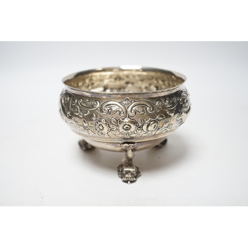 845 - An Edwardian embossed silver bowl, on three dolphin supports, Wakely & Wheeler, London, 1905, diamet... 