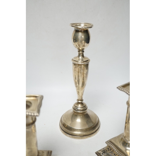 846 - A pair of Victorian silver candlesticks, on pierced swept bases, William Leuchars, London, 1886, 15.... 