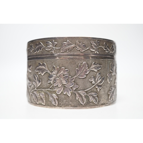 853 - An early 20th century Chinese white metal circular box and cover, maker's mark MK, with foliate deco... 