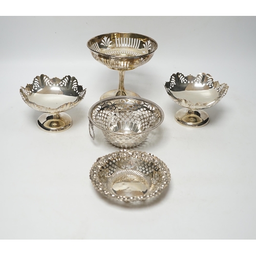 858 - A pair of George VI pierced silver pedestal bon bon dishes, Viners Ltd, Sheffield, 1947, 11.7cm and ... 