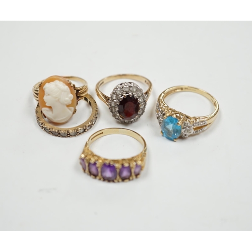 908 - Five assorted modern 9ct and gem set dress rings, including graduated five stone amethyst and cameo ... 