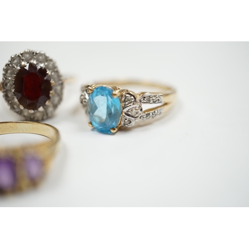 908 - Five assorted modern 9ct and gem set dress rings, including graduated five stone amethyst and cameo ... 