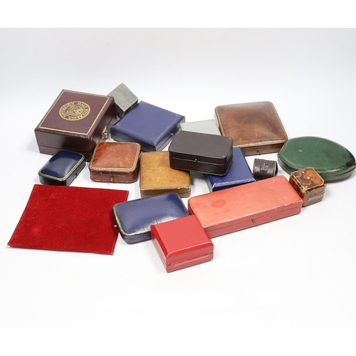 915 - Fourteen assorted jewellery boxes including Garrard and three other similar items including a Cartie... 