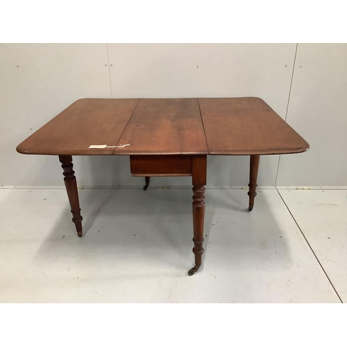 1033 - A Victorian mahogany Pembroke table, width 98cm, depth 41cm, height 70cm