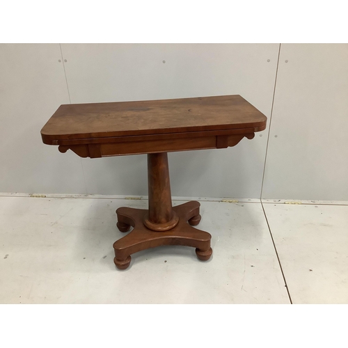 1041 - An early Victorian mahogany folding card table, width 92cm, depth 45cm, height 76cm