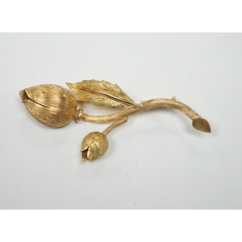 1885 - A textured yellow metal flower bud brooch, 60mm, 10.5 grams.