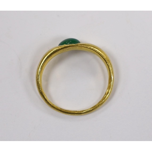 1895 - A Roman high carat yellow metal and single stone cabochon emerald set ring, size L, gross weight 3.7... 