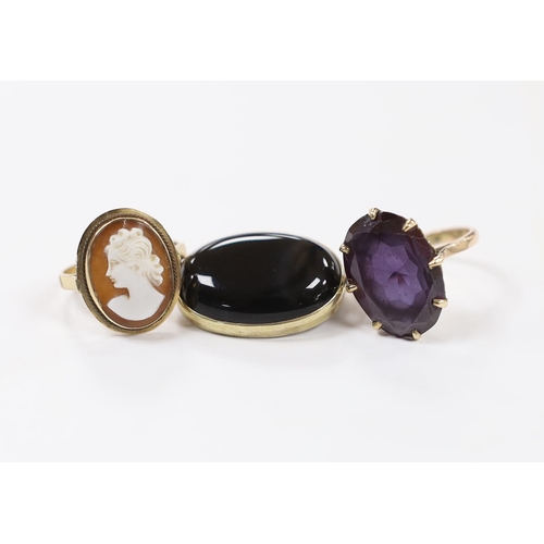 1905 - A 14k and oval cameo shell set ring, a 14k and synthetic colour change corundum set ring and a yello... 