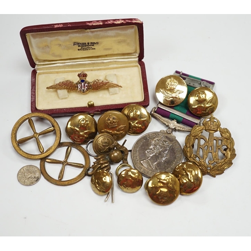 281 - A 9ct. enamelled RAF Sweetheart brooch, an Elizabeth II General Service medal with Malaya bar to Cpl... 