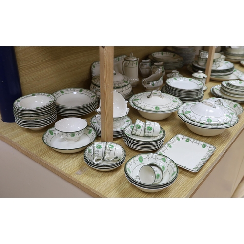 337 - An extensive Royal Doulton Countess pattern tea, dinner and dessert service, approx. 150 pieces... 