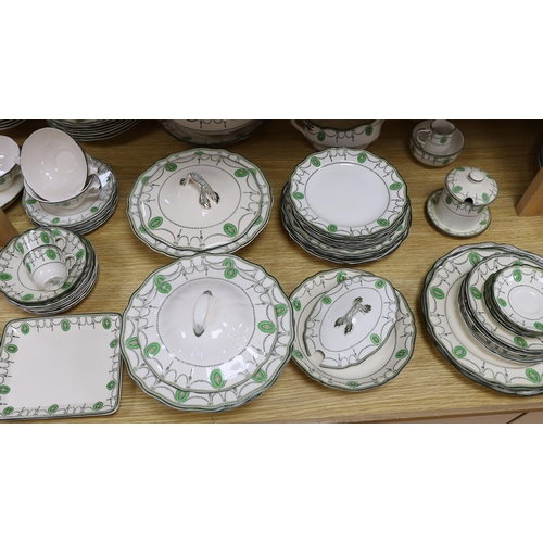 337 - An extensive Royal Doulton Countess pattern tea, dinner and dessert service, approx. 150 pieces... 