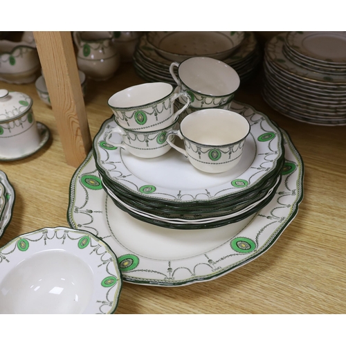 337 - An extensive Royal Doulton Countess pattern tea, dinner and dessert service, approx. 150 pieces... 