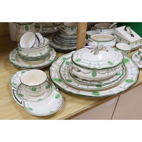 337 - An extensive Royal Doulton Countess pattern tea, dinner and dessert service, approx. 150 pieces... 